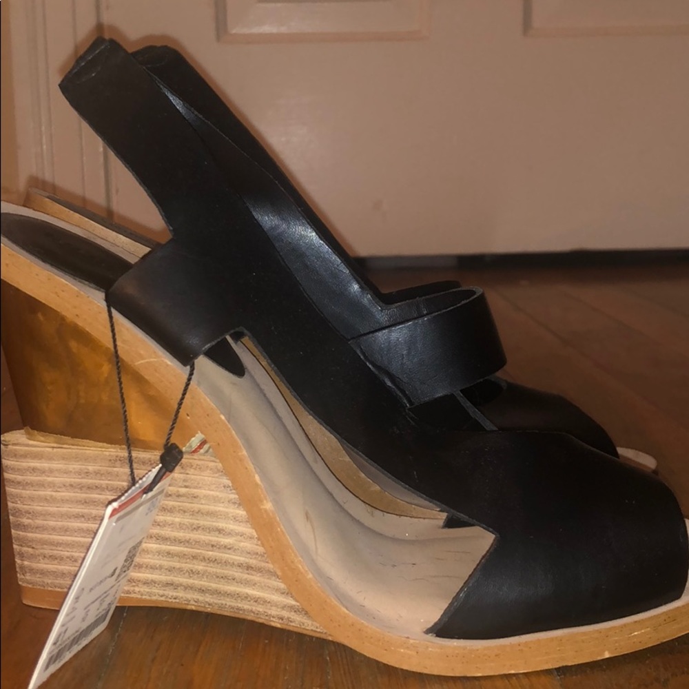 Zara Basic Open Leather Wedges